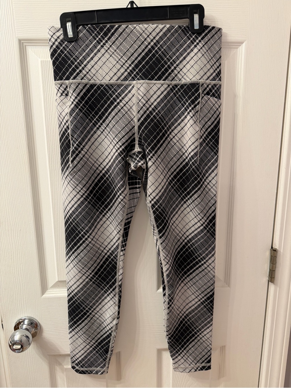 Athleta Salutation Stash Textured Tight Leggings Black White Plaid Women’s M